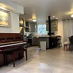 Stylish Mediterranean Villa, Pool, Jacuzzi, Hollywood & Malibu Bliss